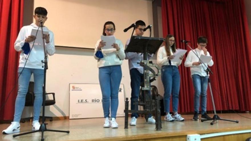 Un momento del concurso de lectura en público, en su fase provincial en el IES Río Duero.