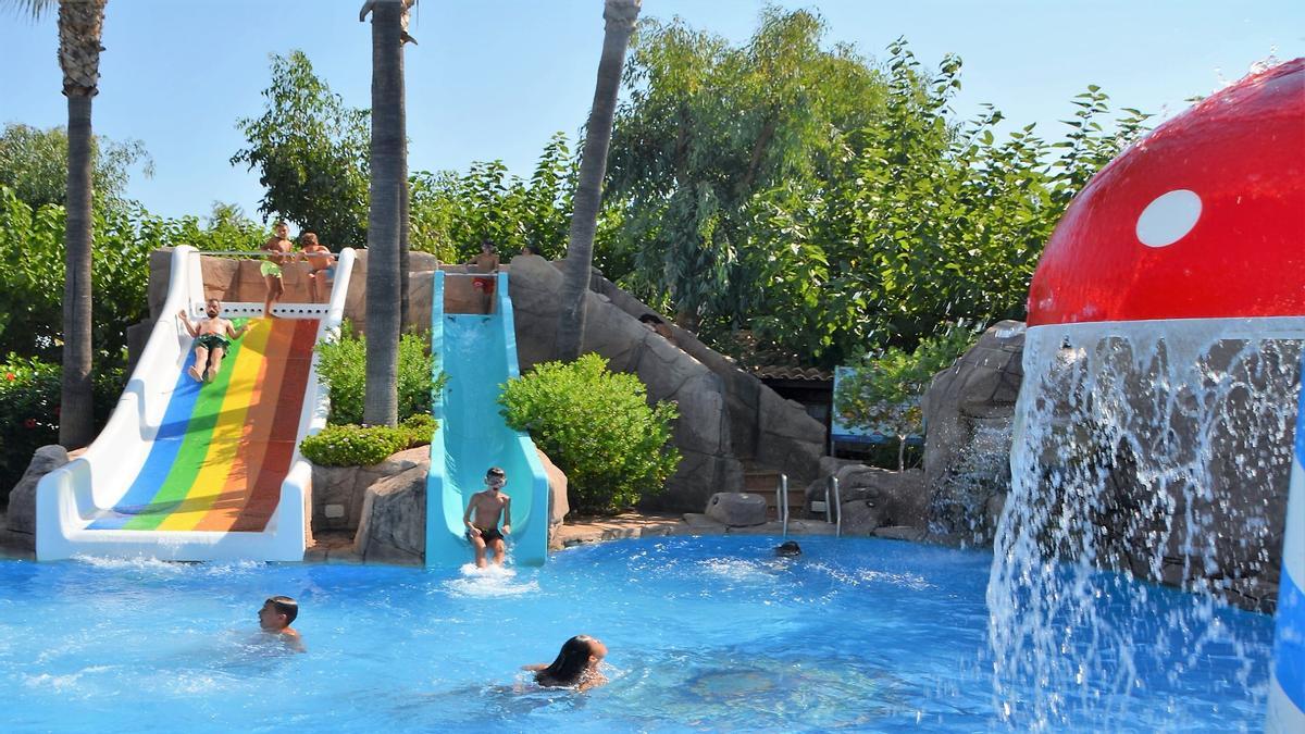 El resort cuenta con tres piscinas exclusivas para los residentes.