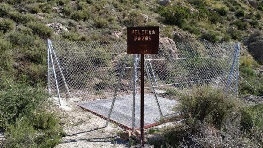 Albatera sella los antiguos pozos de la sierra para evitar accidentes de senderistas