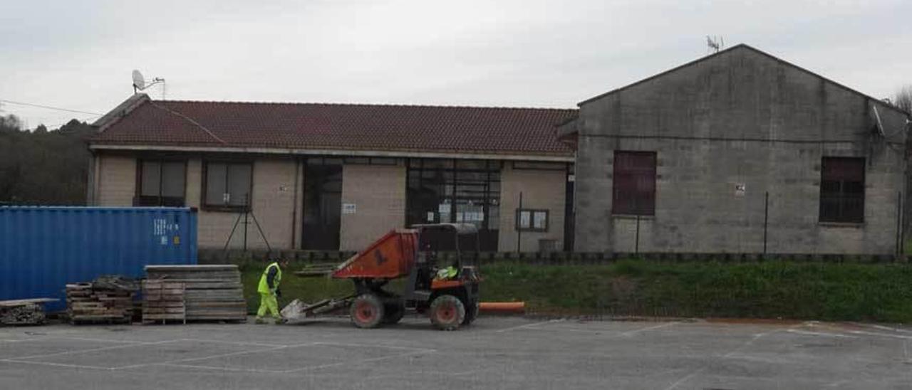 Las antiguas escuelas de Tamón, donde se creará el complejo.