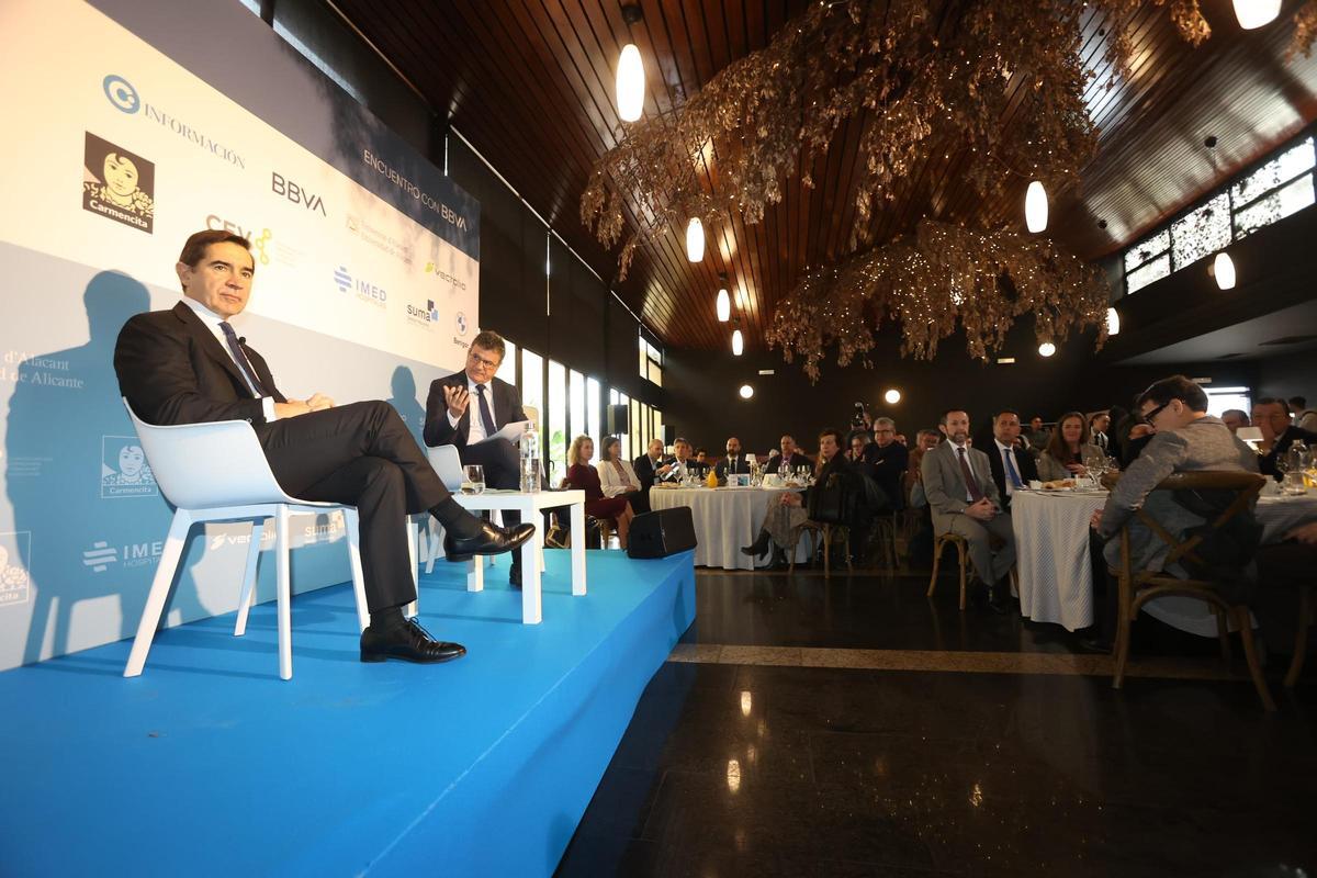 Carlos Torres, en primer término, y Toni Cabot, durante el foro celebrado en Alicante