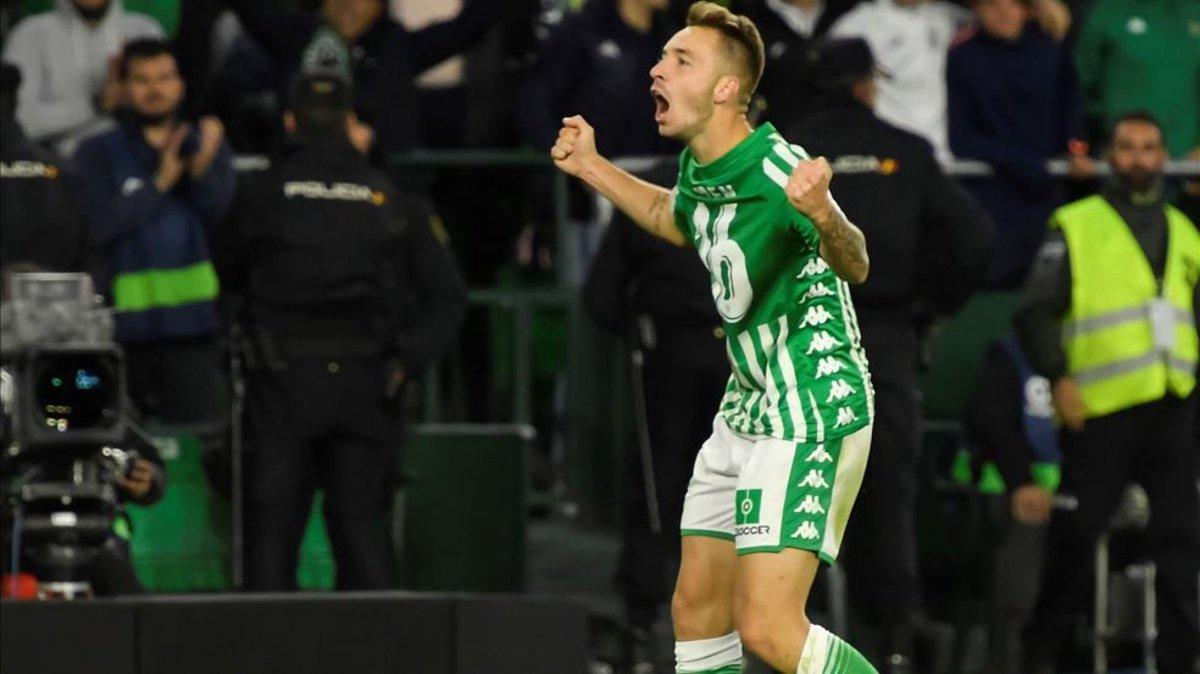 Loren celebra un gol con el Betis