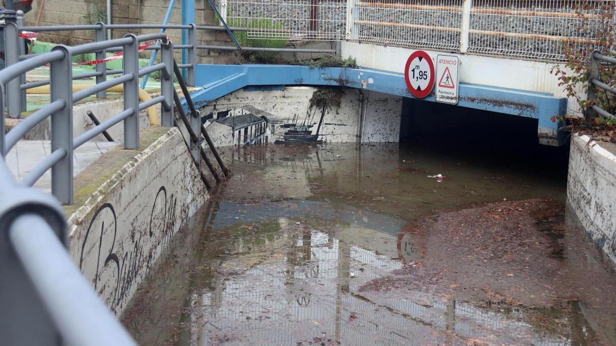 Lluvias intensas y pasos inundados en Torredembarra