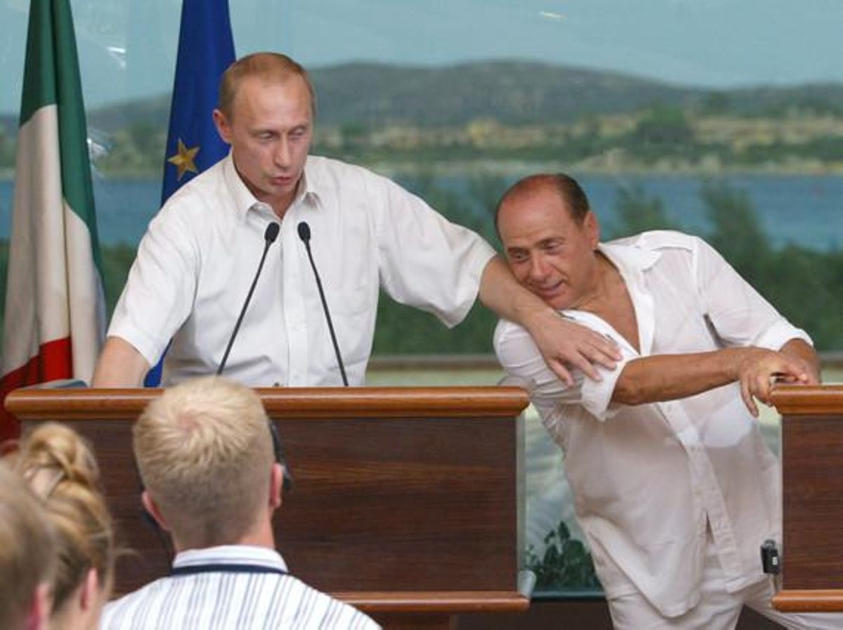 El president rus, Vladímir Putin (esquerra), amb Berlusconi, durant una roda de premsa a Porto Rotondo (Itàlia) l’agost del 2003.