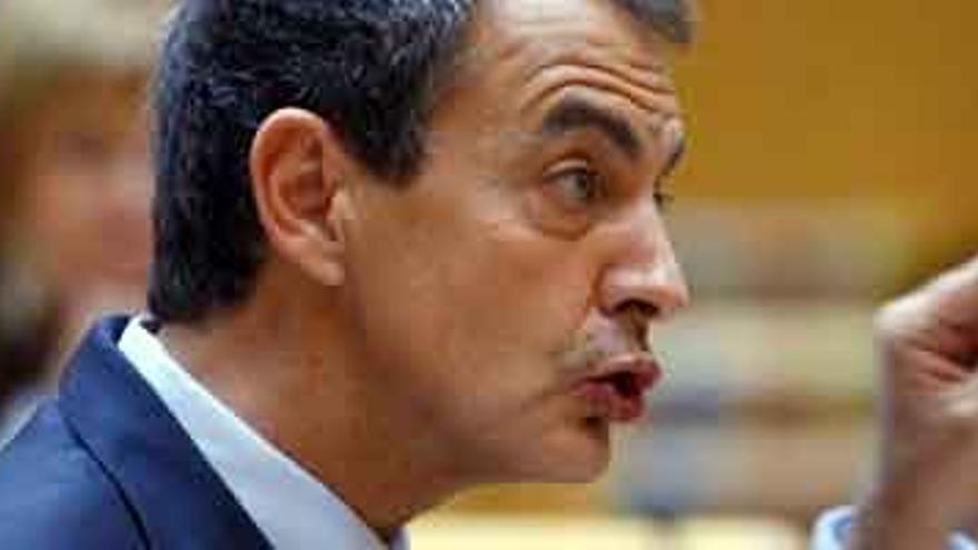 Zapatero contesta a los populares en el Senado.