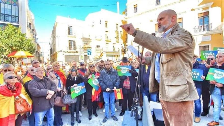 800 personas se concentran por la unidad de España