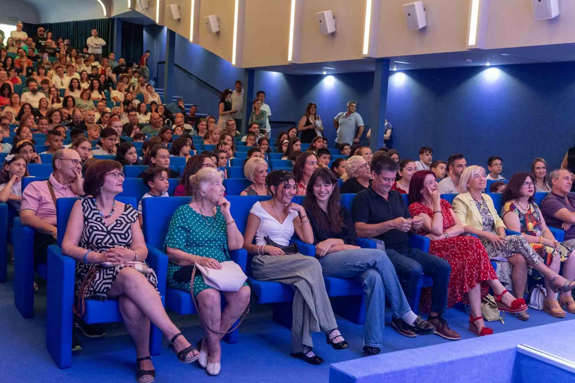 Entrega de premios del concurso infantil de relatos cortos "Cuéntame un cuento para comer" en el Club INFORMACIÓN organizado por COES
