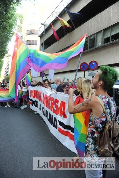 Concentración LGTBI en protesta por la manifestación neonazi del sábado