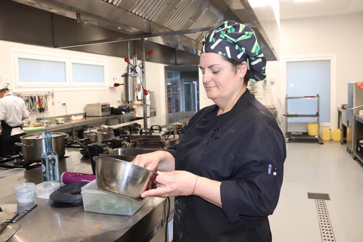 Esther Ruzo, de la Escuela Profesional de Hostelería del Baixo Miño y restaurante de un tenedor, en O Rosal.