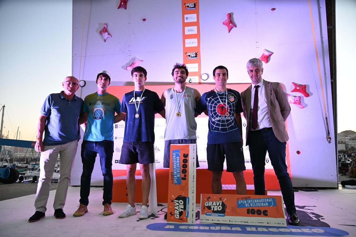 Multitudinaria final del psicobloc en GRAVITEO A Coruña Xacobeo