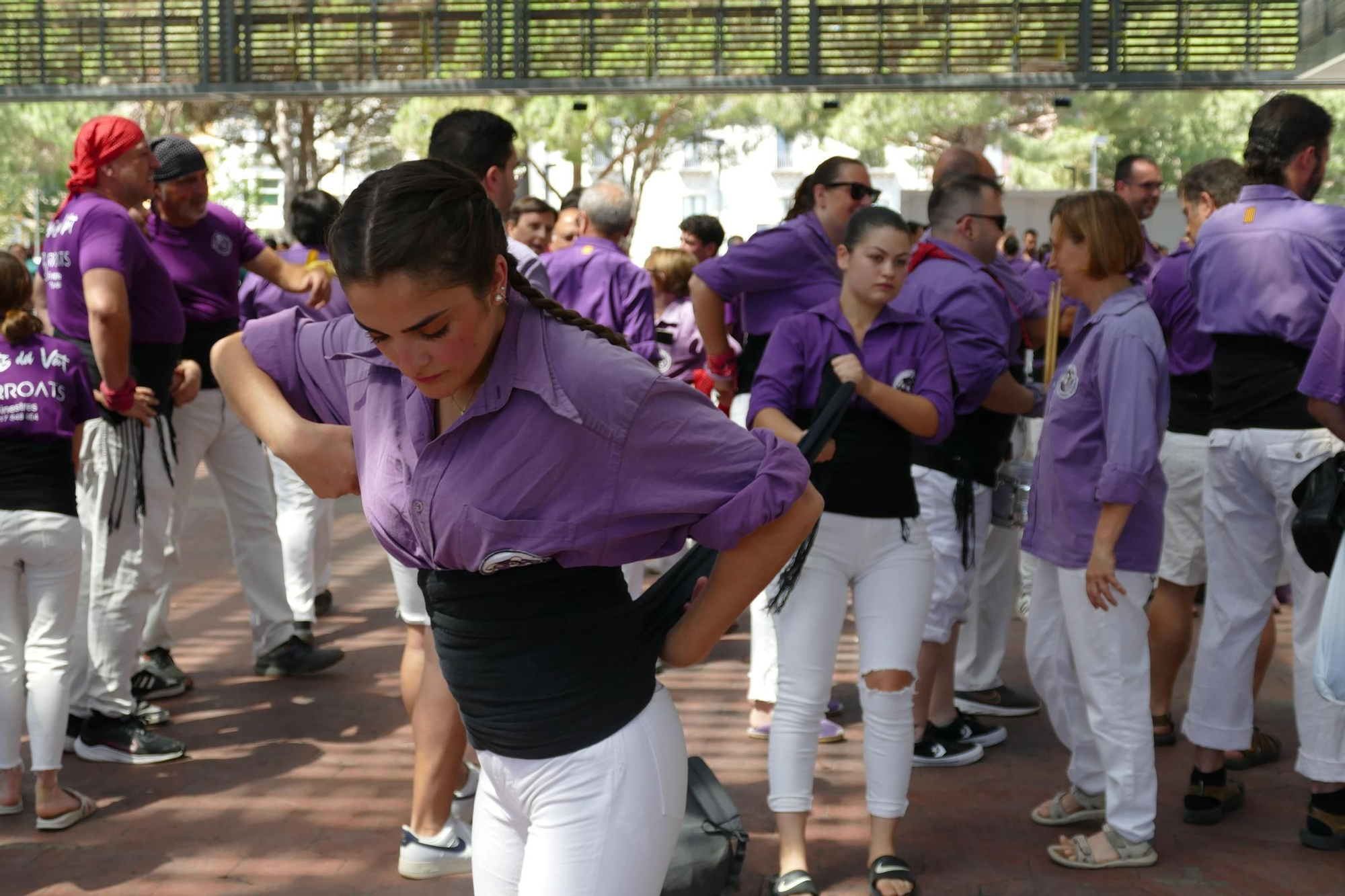 La plaça Catalunya de Figueres s’omple de castells en una Diada de Sant Pere marcada per calor