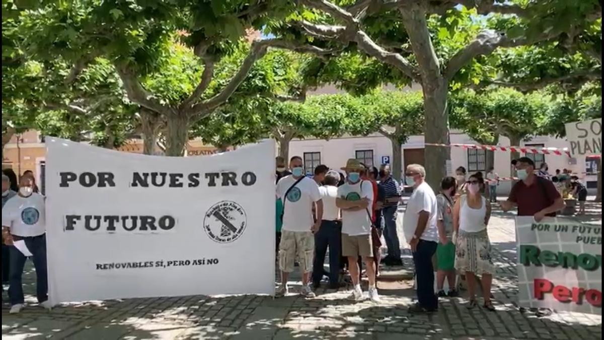 Manifestación en la plaza Viriato de Zamora de las plataformas rurales afectadas por proyectos de energías renovables.