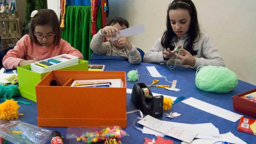 Uno de los talleres infantiles de Libroviedo, ayer.