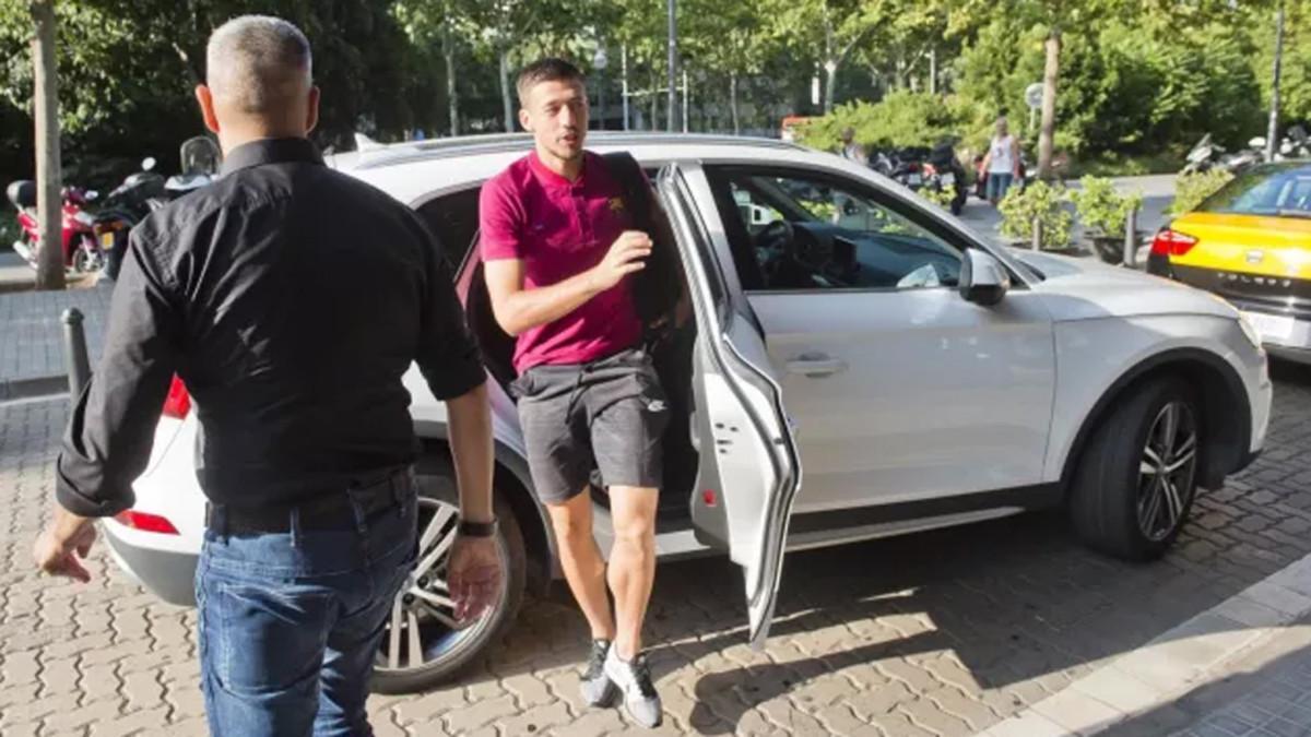Clément Lenglet llega al Hospital de Barcelona para pasar la revisión médica