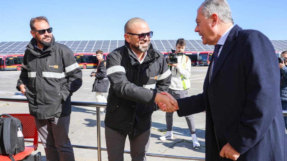 1.220 aspirantes se presentan a las pruebas de acceso para cubrir las 350 plazas de conductor de la bolsa de empleo de Tussam