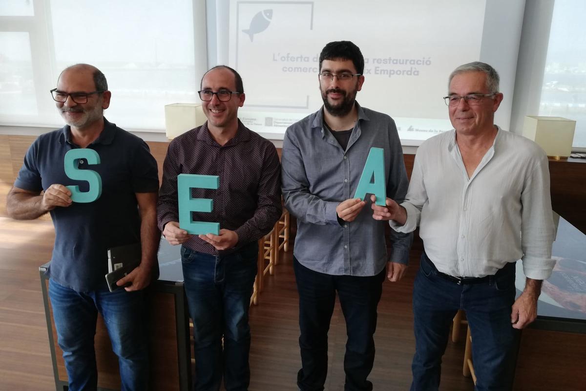D'esquerra a dreta, el director del Museu de la Pesca, Miquel Martí, l'alcalde de Palamós, Lluís Puig, el doctor Francesc Fusté, i el president del Galp, Jordi Fulcarà, durant l'acte de presentació de l'estudi.