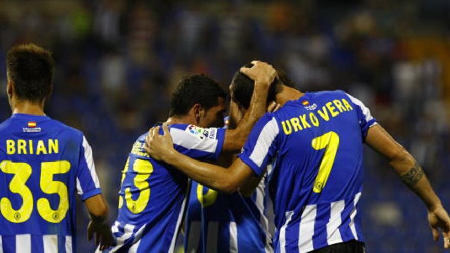 Varios jugadores del Hércules celebran el gol de Urko Vera