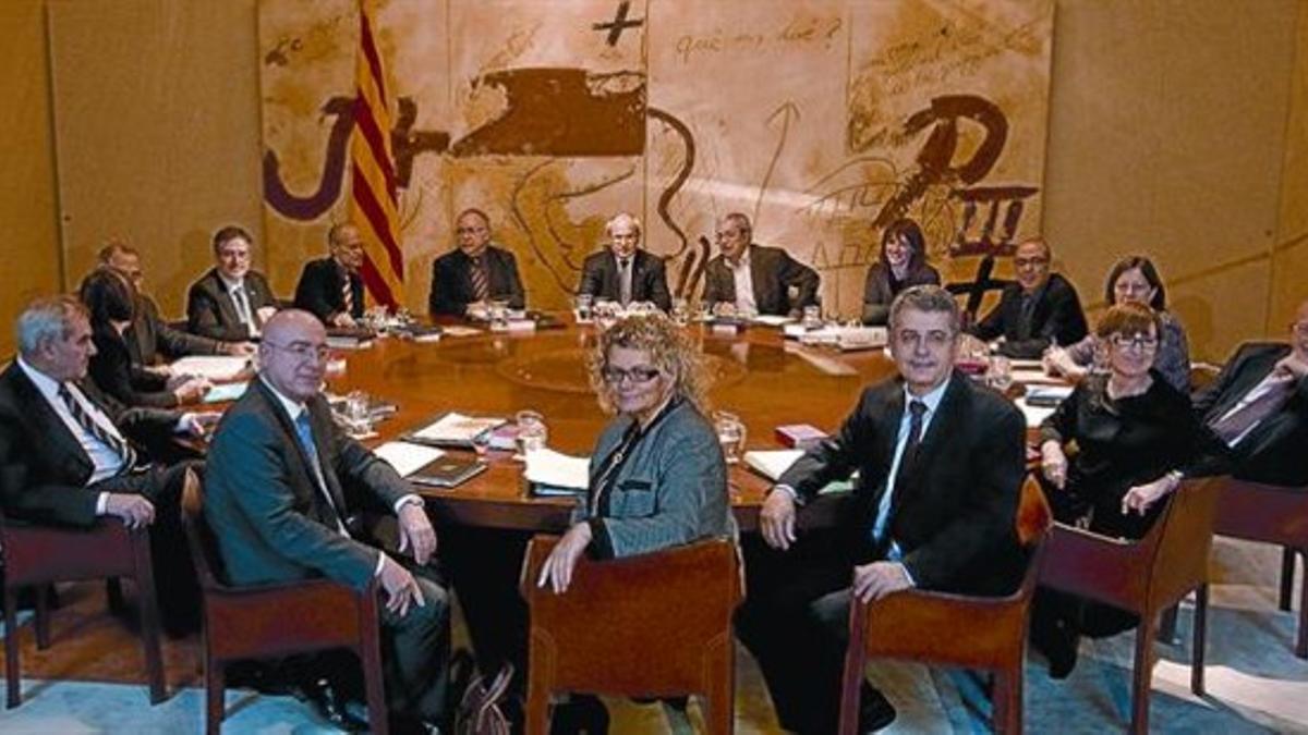 La primera reunión del Ejecutivo de Mas. Abajo, la última del Gabinete de Montilla.