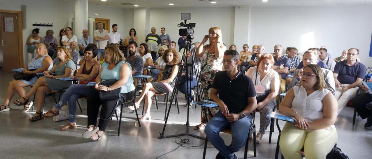 El alcalde de Almussafes, en primera fila, en un pleno de la Mancomunitat del pasado verano.