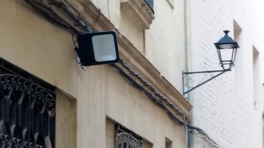 Quejas por los orines en las callejuelas del Mercat de Xàtiva