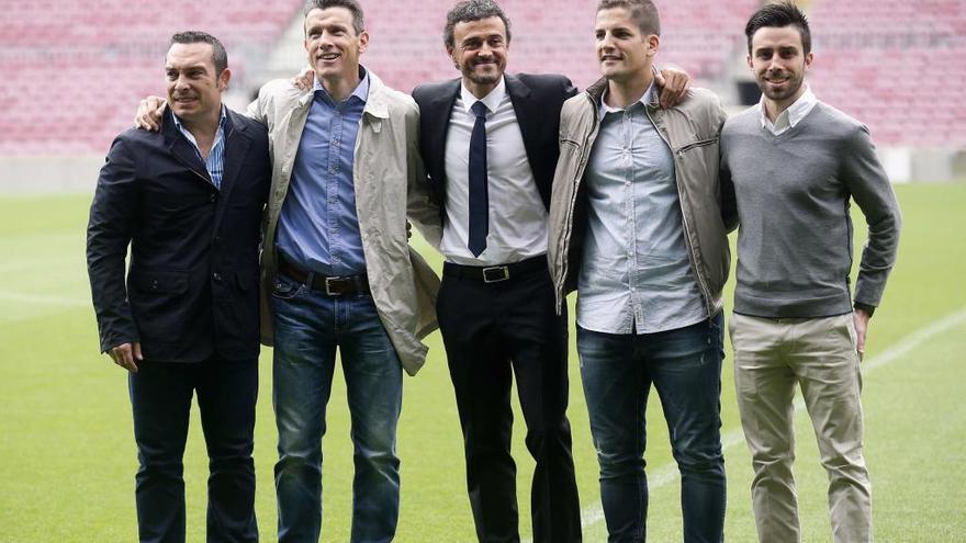 Joaquín Valdés, Unzué, Luis Enrique Martínez, Robert Moreno y Rafel Pol, en el Camp Nou. // Albert Gea