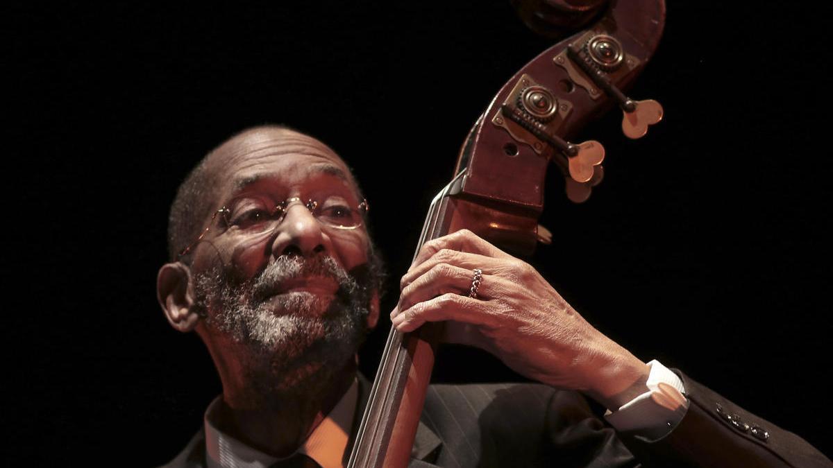 La leyenda de jazz, el contrabajista y compositor Ron Carter.