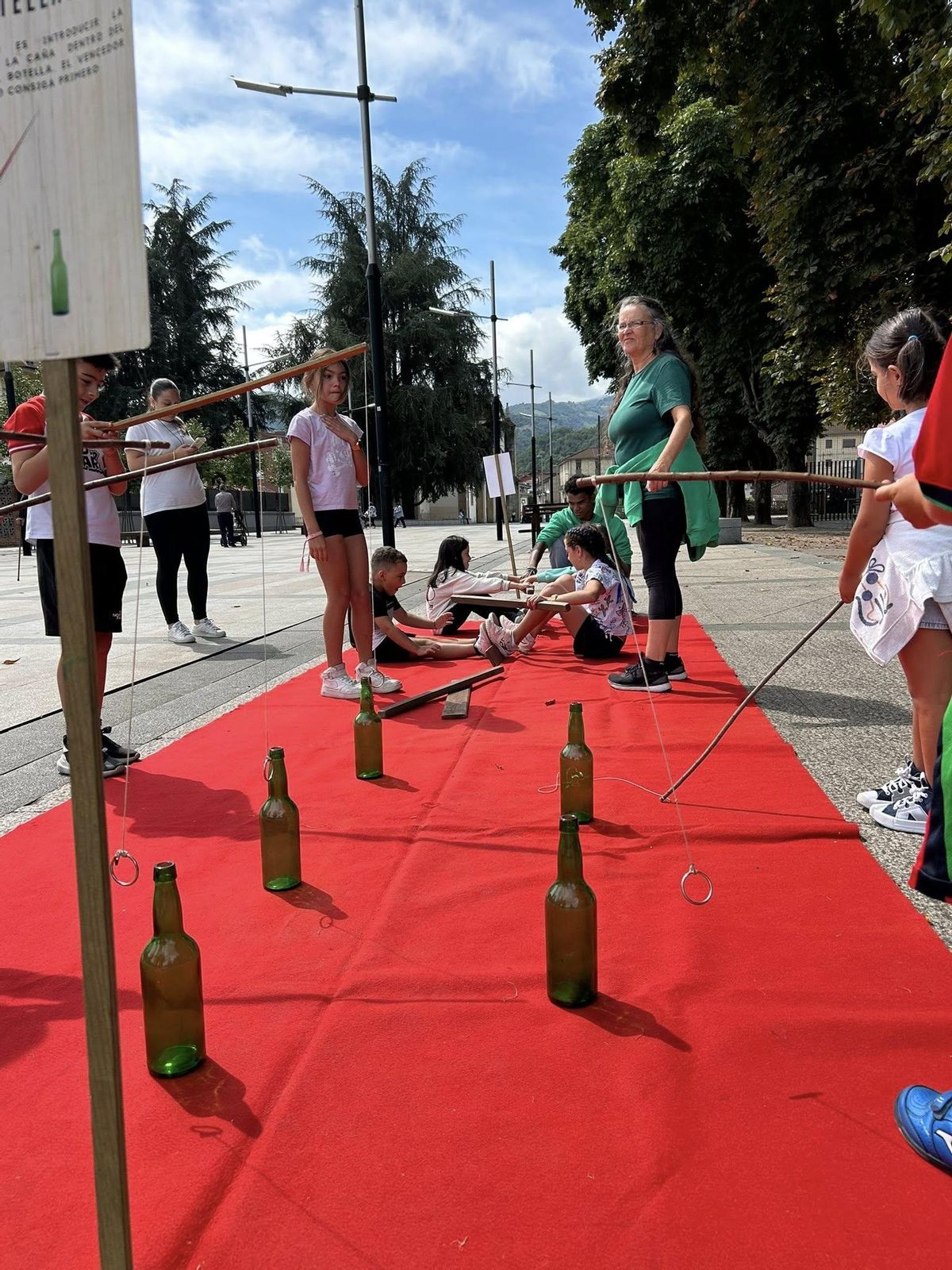 El juego de pescar la botella