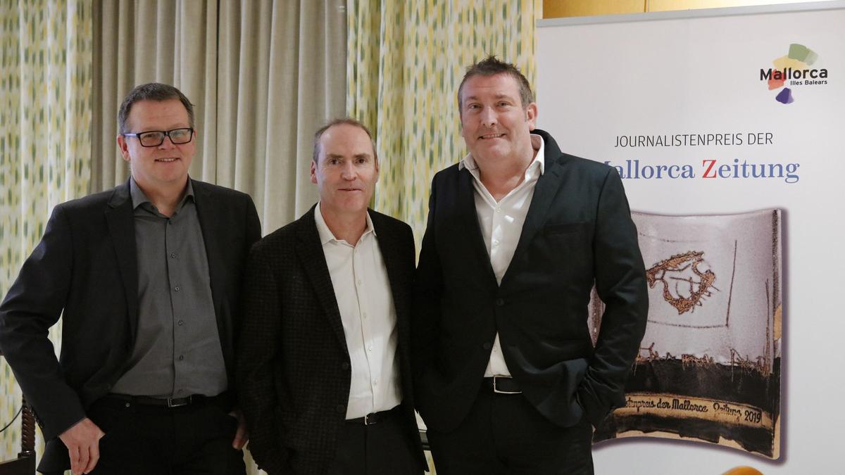 Die Preisträger Reinhard Spiegelhauer (li.) und Alex Schütz (re.) mit MZ-Chef Ciro Krauthausen.