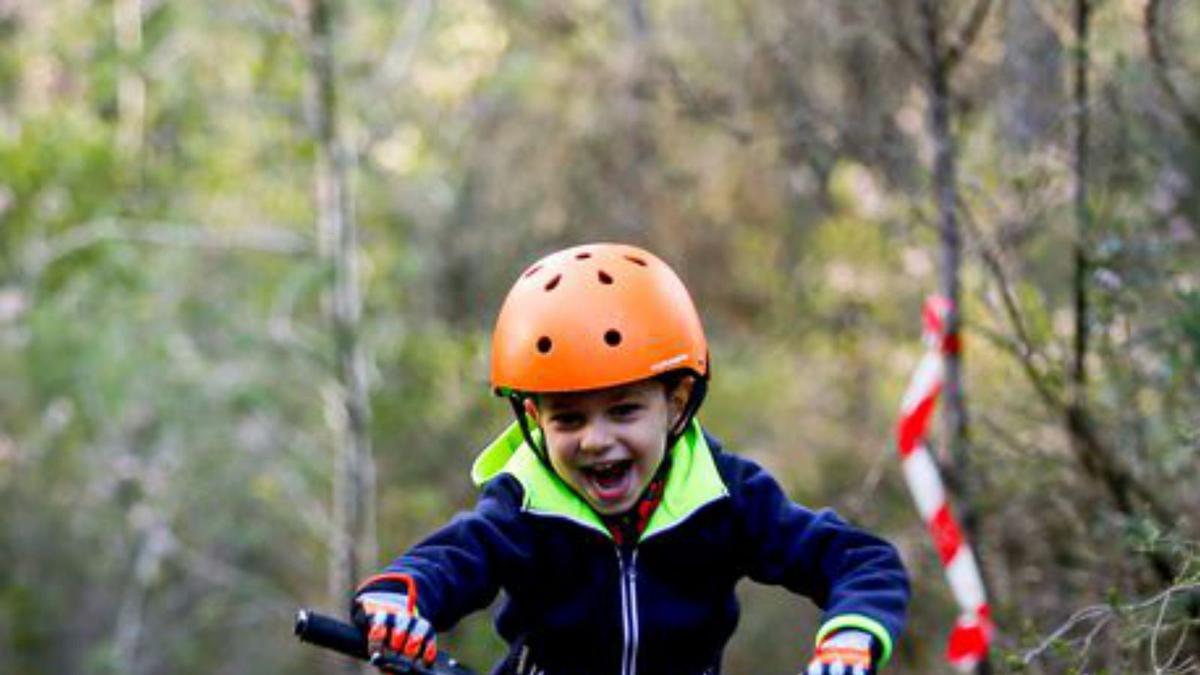 Forada acoge una clase magistral de ciclismo con 140 aprendices