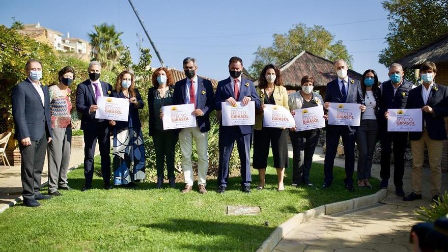 Foto de familia de la presentación de la campaña de Cudeca para recaudar fondos.