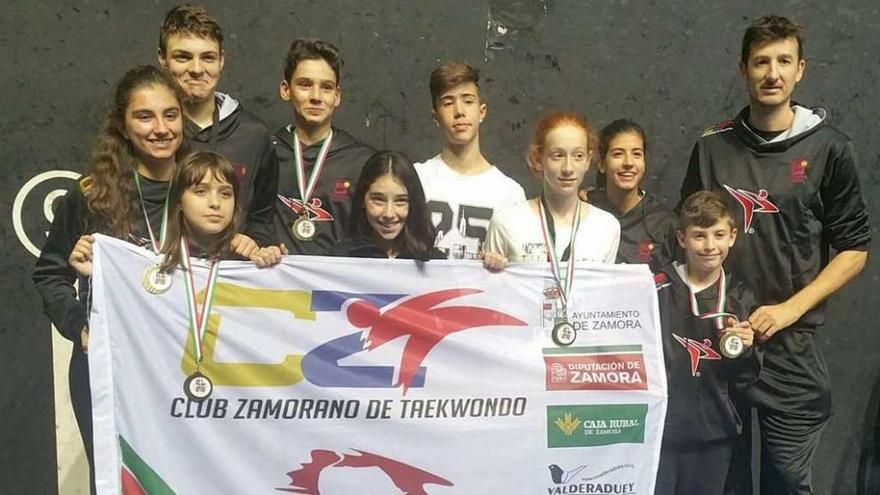 Expedición del Club Zamorano de Taekwondo Ternera de Aliste en Bilbao.