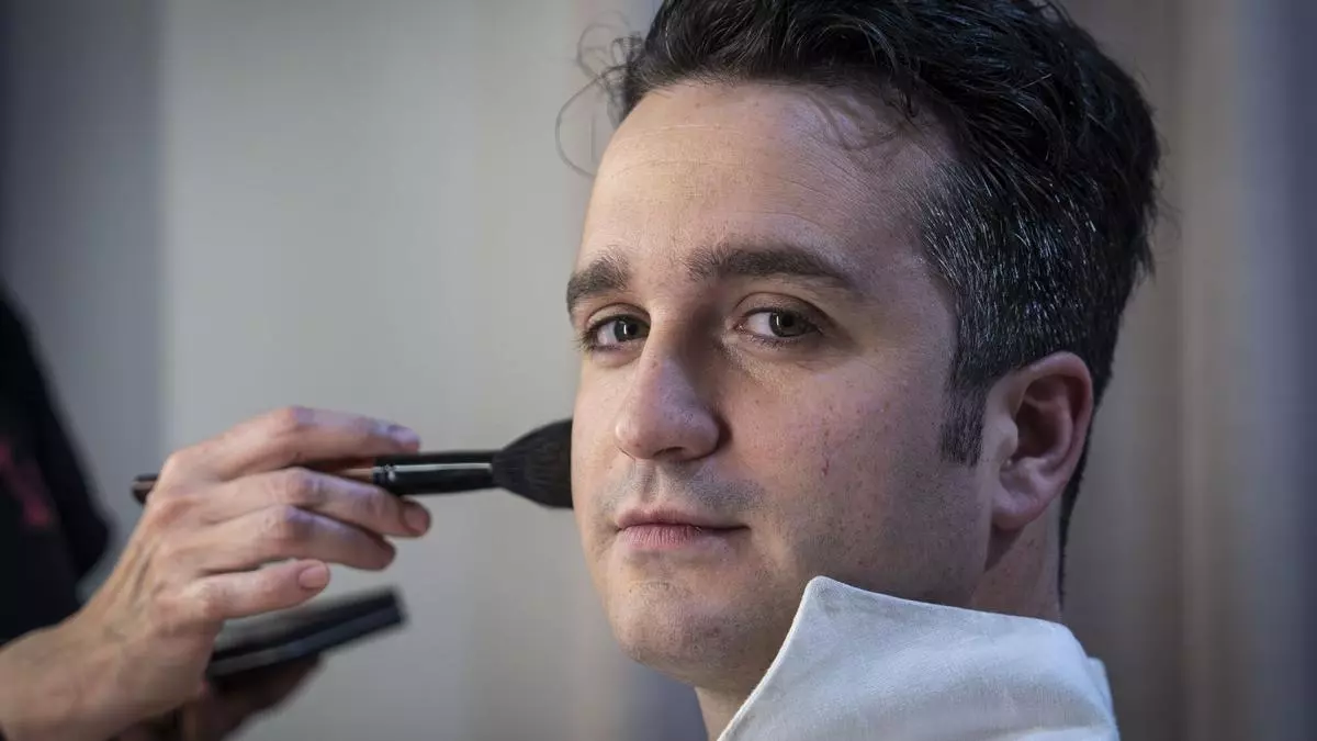 Xabier Anduaga, tenor: "La enfermedad de compararlo todo es algo muy insano y en la ópera se hace a diario"