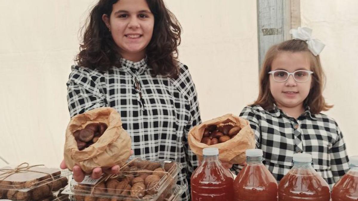 “Hay que profesionalizar el sector”, advierten los productores de castaña en la feria de Arriondas