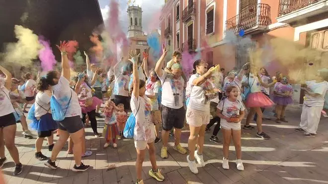 Fotogalería I Las imágenes de la Holi Colors y del Macrosopar de la Mare de Déu de Gràcia de Vila-real