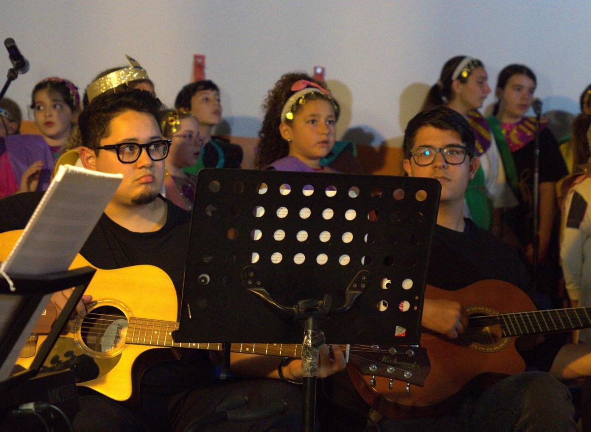 Parte del coro y de música durante Musicalia