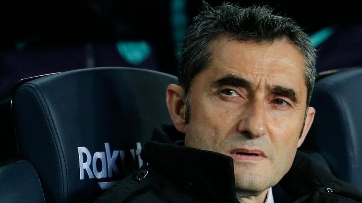 rpaniagua46994425 barcelona s spanish coach ernesto valverde looks on during t190216234515