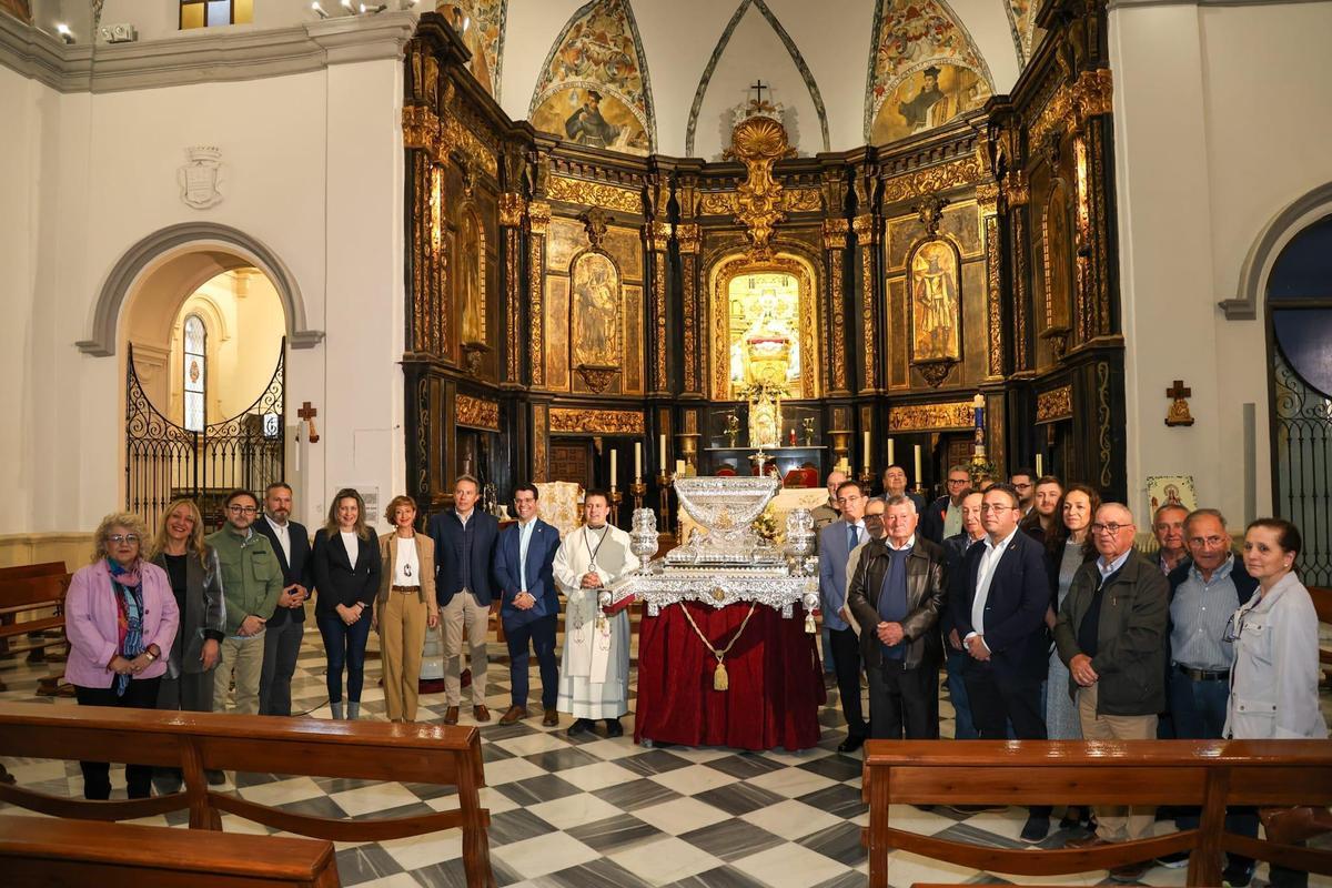 Foto de familia tras la bendición.