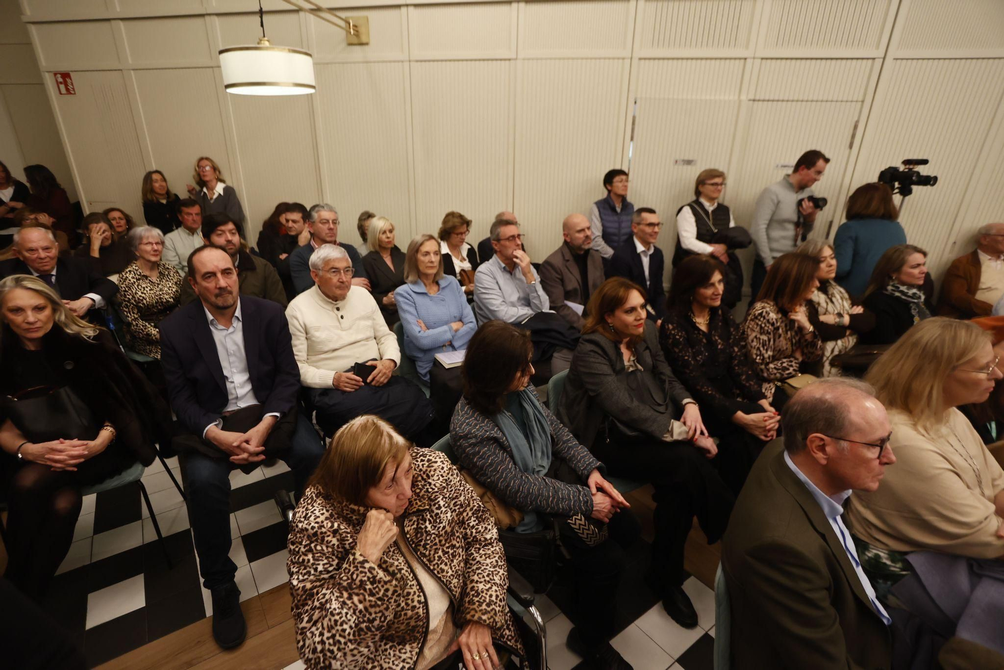 Los asistentes a la presentación del libro de Francisco Camps en un hotel de València