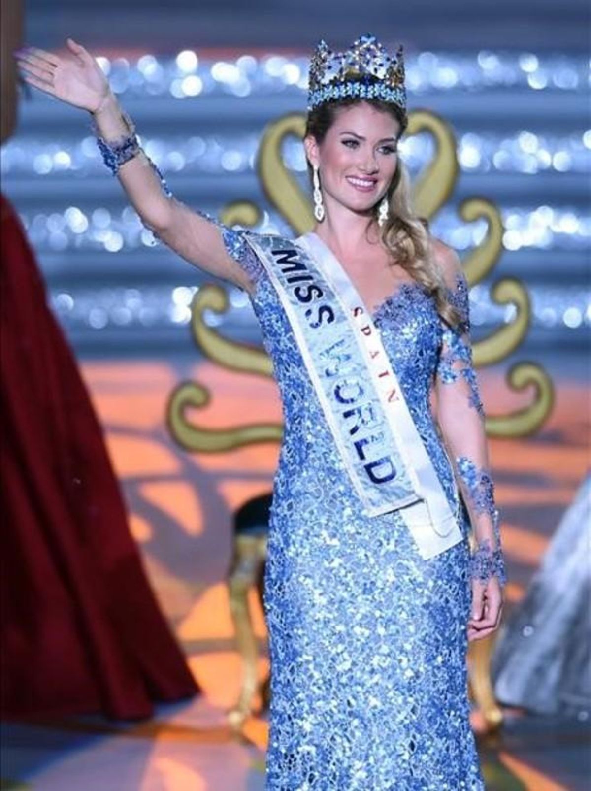 lpedragosa32209859 mireia lalaguna rozo of spain waves after winning 160506234247