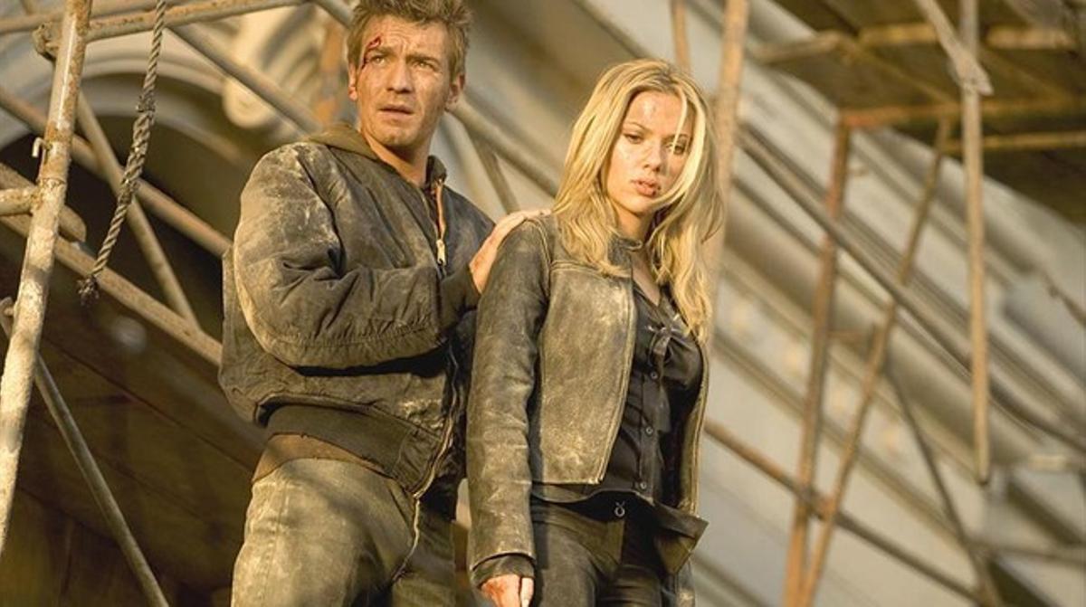 Ewan McGregor i Scarlett Johansson, en una escena de ’La isla’. Ewan McGregor i Scarlett Johansson, en una escena de ’La isla’.