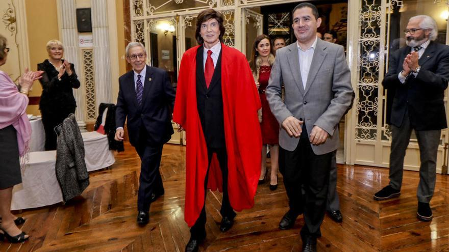 Camilo Sesto durant la seua última visita a Alcoi en novembre de 2018, al costat de l&#039;alcalde de la ciutat.