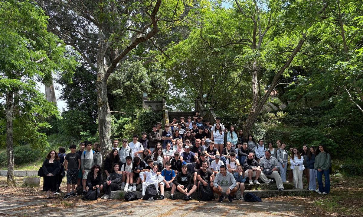El alumnado y profesorado, en la reciente visita a San Simón.