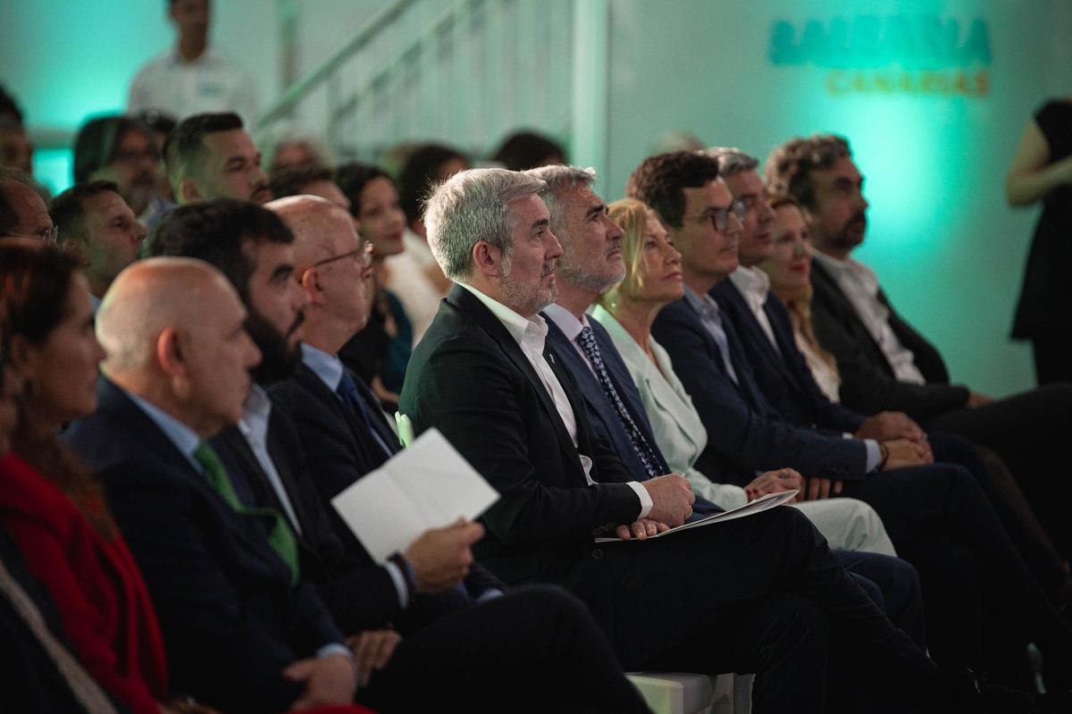 La naviera Baleària Canarias bautiza el nuevo fast ferry Mercedes Pinto