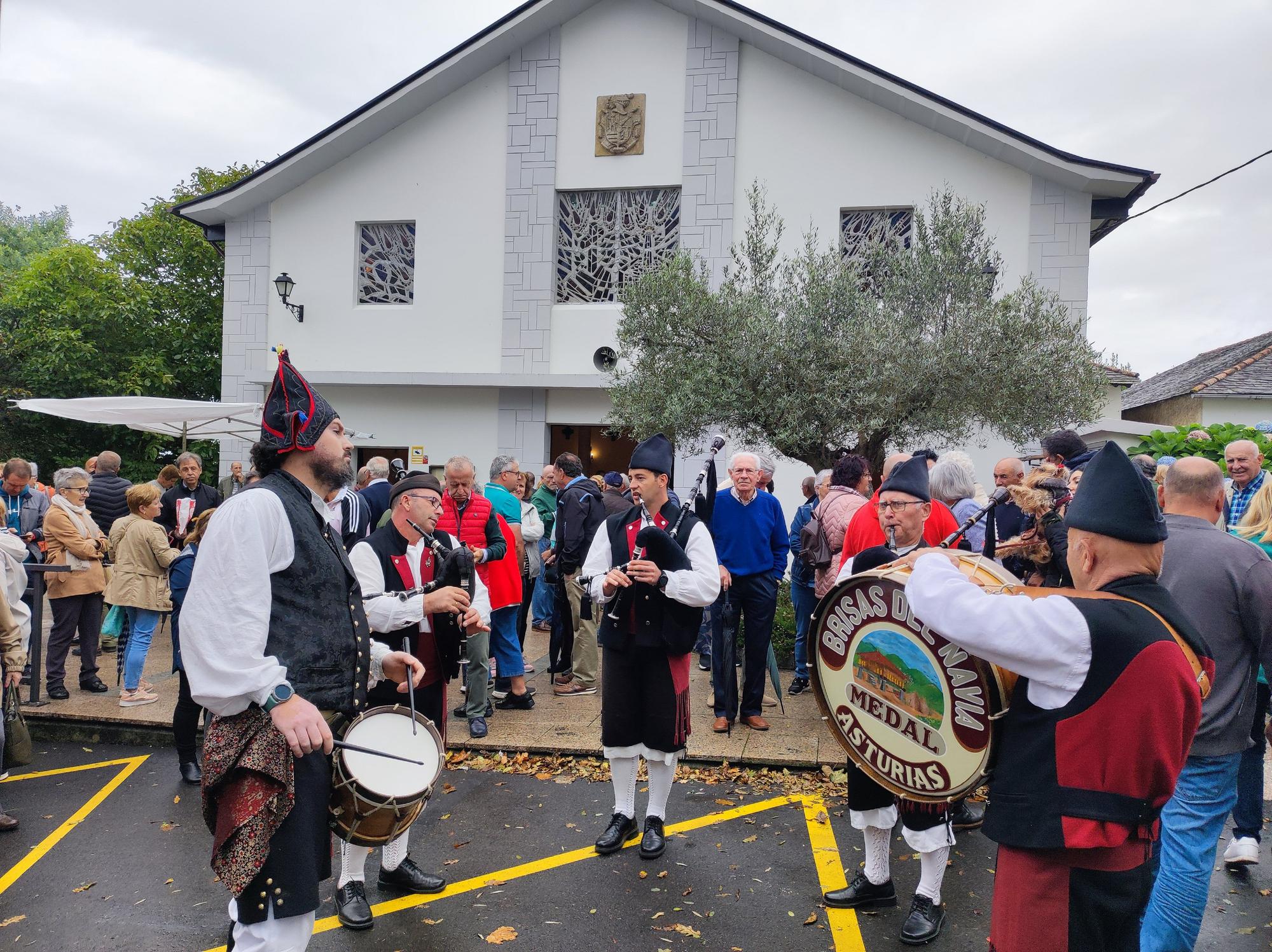 La Virgen de Villaoril, en Navia, celebra su día grande