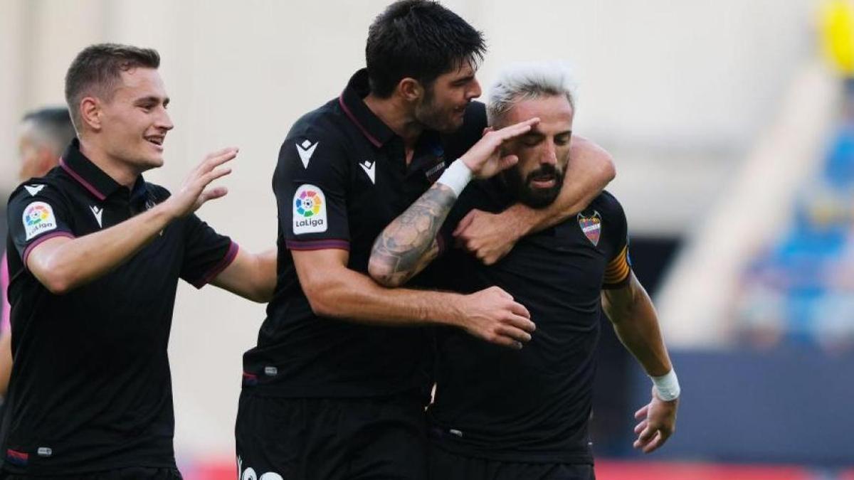 Morales celebra su gol en Cádiz