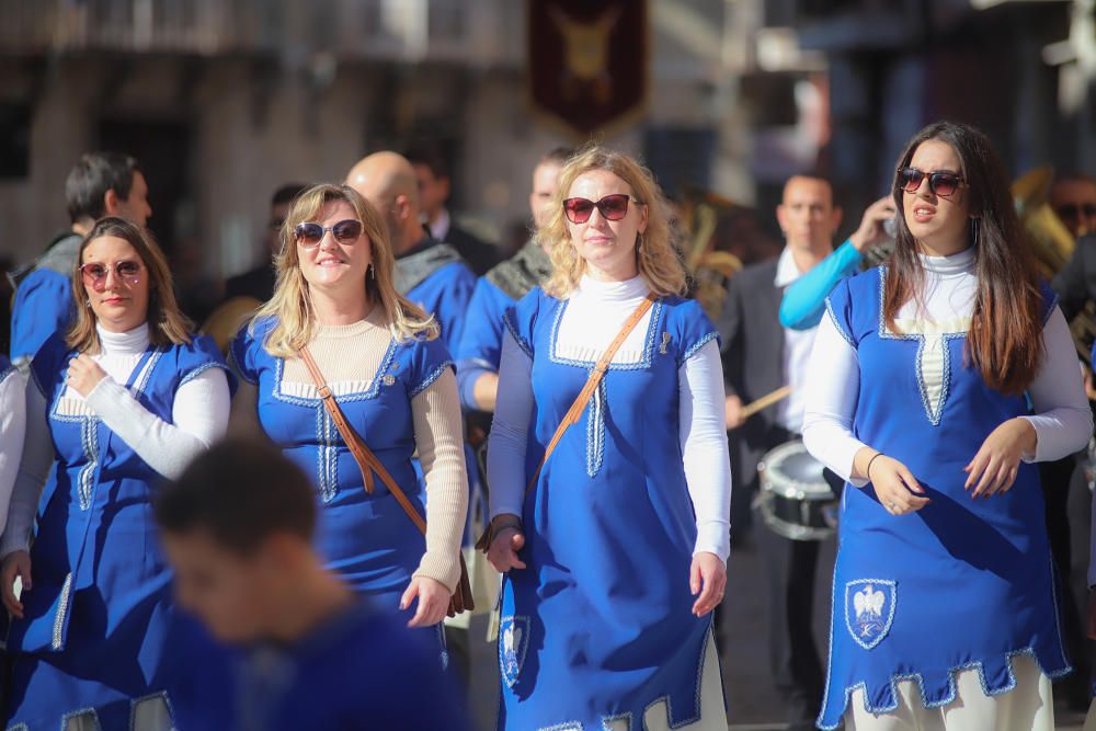 Orihuela celebra el tradicional Medio Año de la fiesta de Moros y Cristianos.