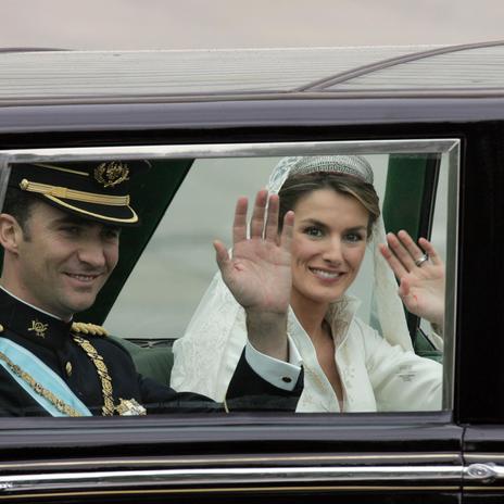 ¿Cuánto costó el vestido de novia de la reina Letizia?