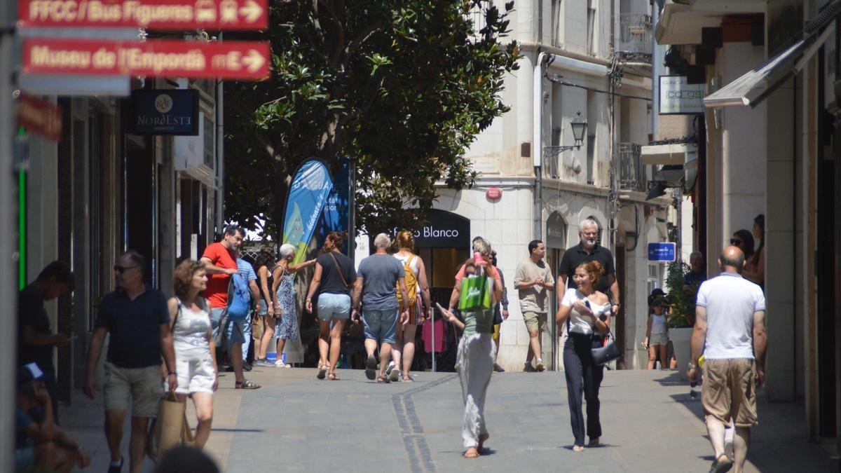 El carrer Girona de Figueres.