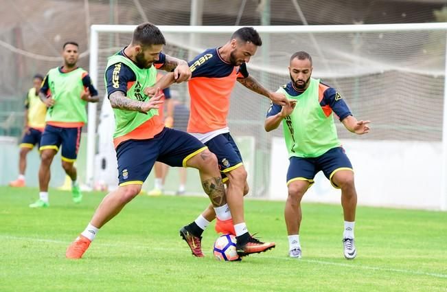 .Entrenamiento de la UD Las Palmas en Barranco ...