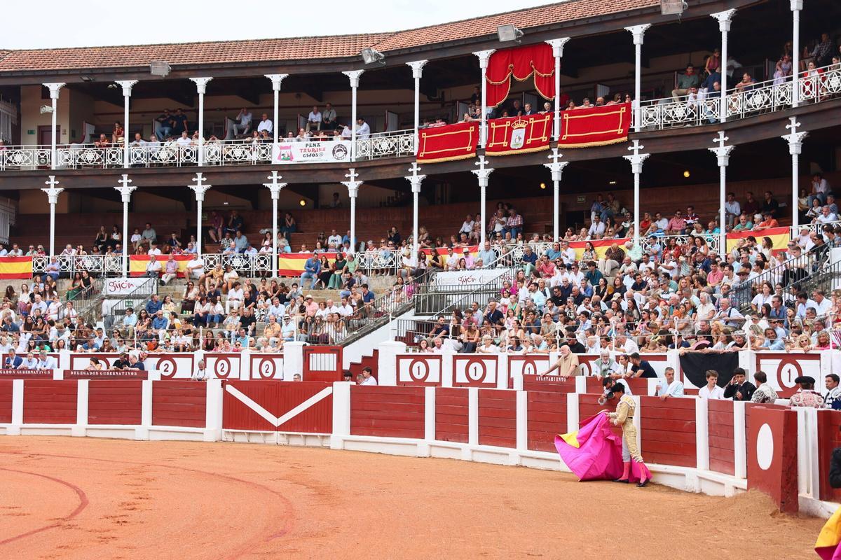 El ambiente en la novillada para cerrar la feria de Begoña en El Bibio, en imágenes El ambiente en la novillada para cerrar la feria de Begoña en El Bibio, en imágenes
